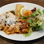 パリアッチョ - グリルチキンとアッラノルマのピアットウニコ