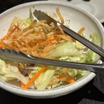 くいもの屋わん - お通しのサラダ