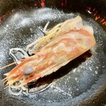 しんのすけ - みそ汁の出汁に海老頭も♪