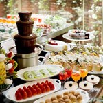 レストラン・ヴェルデュール - 明るい日の差し込む店内