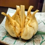 和食処 大ばん - 山形ジャンボニンニク丸揚げ