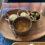 スパイス研究所MAD CHEFs - 週替わりのMADカレー(中辛)    トッピング　玉子、ポテトサラダ、アルアチャ