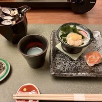 桑名蛤料理・蛤しゃぶしゃぶ 貝新 - しじみプレッソ、先付（味噌和え、生春巻き）