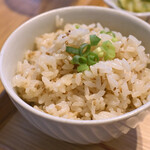 溢彩流香 餃子小厨 - 【欲張りセット@税込2,000円→1,870円（Vポイント利用）】お出汁ご飯（普通盛り）