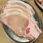 綾瀬肉流通センター - 大判豚ロース