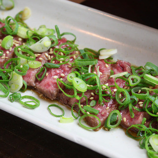 宮崎の最高級ブランド牛、尾崎牛のタタキ