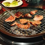 焼肉 さわぎ - ハラミやこめかみを焼いてます