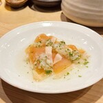 鳥よし 西麻布店 - 鶏胸肉の薄造り