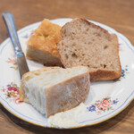 na - 自家製パン3種