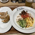 れんげ食堂 Toshu - 料理写真:6品目の冷し中華醤油-麺少なめ(730円+税)、3個餃子(180円+税)、生ビール(290円+税)