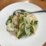 華珍楼 - にんにくの芽とエビイカ塩炒め　　　リピ