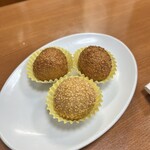 華珍楼 - ごま団子