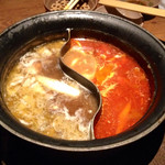 Shabushabu Onyasai - トリュフ香る黄金出汁と旨辛火鍋出汁