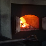 テイスティング・バー - 石炭直火／炉の中は・・