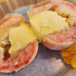 レガールのアイスパフェ屋 - 桃の中はカスタードクリームです