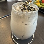 喫茶アンフィニ - 黒ゴマラテ