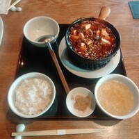 雪梅花 菜根譚 - 四川麻婆豆腐（牛バラ肉入り）を注文。