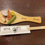 雑草庵　安芸 - お通し　宮島しゃもじ乗って登場。流石広島。