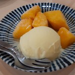 ひとくち餃子の頂 - バニラアイス＆アップルマンゴー