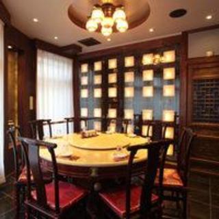 Chinese style round table private room