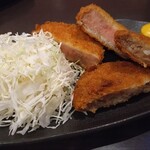 寿司居酒屋 伝次郎 - メンチ　ハムカツ　キャベツの千切りがついてきてgood嬉しい