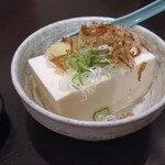 寿司居酒屋 伝次郎 - 冷やっこ