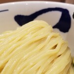 つじ田 - 麺の表情。