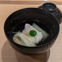 炭火割烹 庵 - ハタの御椀 ... とても美味しい