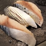 寿司 魚がし日本一 - 光物３貫。