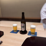 徳ㇵ本也 - 瓶ビールで乾杯