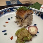 徳ㇵ本也 - 鱧寿司の中には松茸が潜んでました。