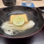 徳ㇵ本也 - 低温調理されたプルンプルンの玉子豆腐の食感も味も美味