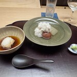 徳ㇵ本也 - ◆鱧ちり
      大根おろし　ポン酢　山葵
      冬瓜　塩を落とした梅