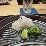 徳ㇵ本也 - ① お刺身に近い仕上がりの鱧の焼き霜