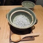 おばんざい・炙り焼き・酒 菜な - じゃこと玉露の土鍋御飯　税込1400円