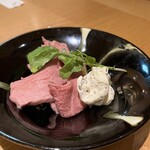 おばんざい・炙り焼き・酒 菜な - クリームチーズと牛肉の炙り 税込780円