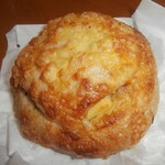 パンドール - ドライトマトとチーズのチャバタ