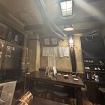 たん焼 忍 - 奥のお座敷。以前はちゃぶ台でした。現在はテーブル席。