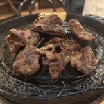 湘南肉問屋 - 生ラム（手前）、ラムタン（右奥）、ラムハツ（左奥）