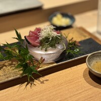 鮨 米島 - ●鰹様(白大蒜醤油)