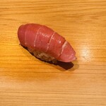 鮨 さかい - 背の中トロ(昨年12月に冷凍保存したもの)