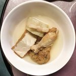 おでん め組 - <'14/09/22撮影>本日のめ組定食 1080円 の烏賊ミンチ大根巻、厚揚げ、鶏腿肉、南瓜カレ風包煮