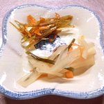 おでん め組 - <'14/09/22撮影>本日のめ組定食 1080円 の人参と牛蒡の甘辛煮、大根と人参と昆布の煮物