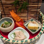 和英 - ホオヅキに見立てたトマトの中にはチーズ