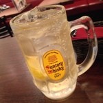世界のビール、ワインが盛りだくさん。ここは角ハイボールでｗ