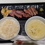 牛タンレストラン陣中 - 令和7年7月 営業時間(10:30〜20:00)
丸ごと牛タン塩(仔牛)定食 税込2500円
仔牛120g、テールスープ、ご飯、漬けもの