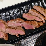 牛タンレストラン陣中 - 令和7年7月 営業時間(10:30〜20:00)
丸ごと牛タン塩(仔牛)定食 税込2500円
仔牛120g、テールスープ、ご飯、漬けもの