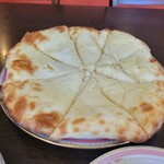 New Delhi Spice - チーズナン