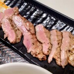 牛タンレストラン陣中 - 令和7年7月 営業時間(10:30〜20:00)
丸ごと牛タン塩(仔牛)定食 税込2500円
仔牛120g、テールスープ、ご飯、漬けもの