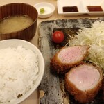 きんとん 神戸店 - ご飯、味噌汁もついてきます